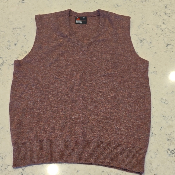 Vintage Men's M V-Neck Golf Sweater Vest in Burgundy - Picture 1 of 3